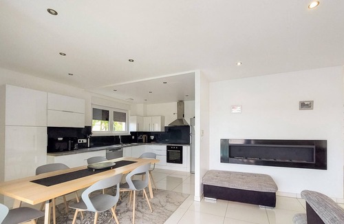 Lingolsheim House | Spend a wonderful vacation with the family in this vacation home with pool.