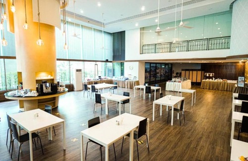 Thung Maha Mek Condo | SPL/2 BR/Serviced/Monthly