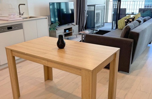 Reid Apartment | Splendid 2bd 1bth 1csp Apt - Superb CBD Location