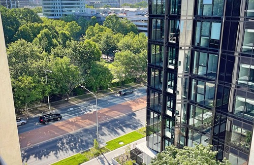 Reid Apartment | Splendid 2bd 1bth 1csp Apt - Superb CBD Location