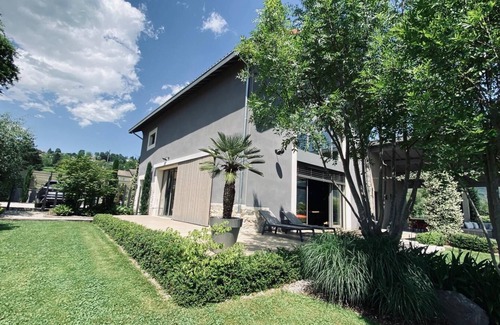 Saint-Jean-de-Moirans House | Splendid villa with pool in a haven of peace