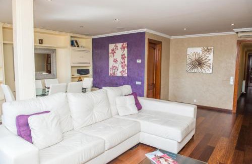 L'Antiga Esquerra de l'Eixample Apartment | Splendid Gaudi Mercat del Ninot Apartment