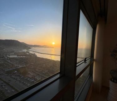 Hai El Moudjahiddine Apartment | Splendide appartement style new-yorkais de 180 m2 à mobilart vue mer pour famille uniquement