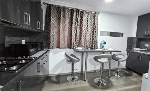 Pitesti Apartment | Spoil Yourself with Style, Comfort and Luxury - Tony's Studios Luxury