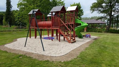 Golcuv Jenikov House | Sport centrum na hřišti