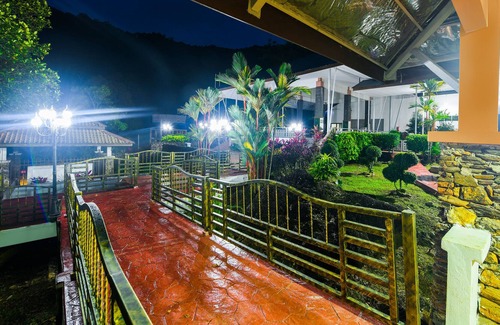 Kampung Bukit Tumboh Hotel | SPOT ON 89954 D'yan Chalet