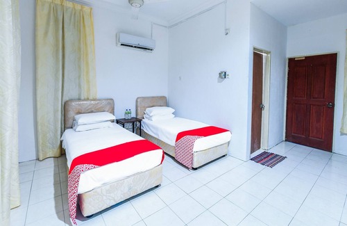 Kampung Bukit Tumboh Hotel | SPOT ON 89954 D'yan Chalet