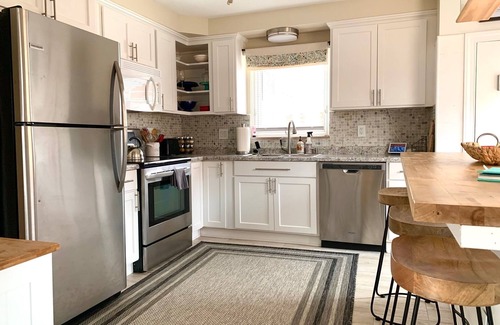 Dicken House | Spotless Comfort with an easy walk to Michigan Stadium!