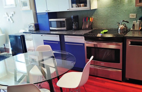 West Town Apartment | SPRING SPECIAL, family & pet friendly! Visit me March-April '25!