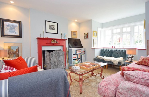 North Stoke Cottage | Squirrels - Bury - a country house that sleeps 8 guests in 4 bedrooms