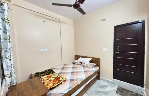 Krishnanagar Hotel | Sri Mayapur Chandrodaya Guest House and Event Holder