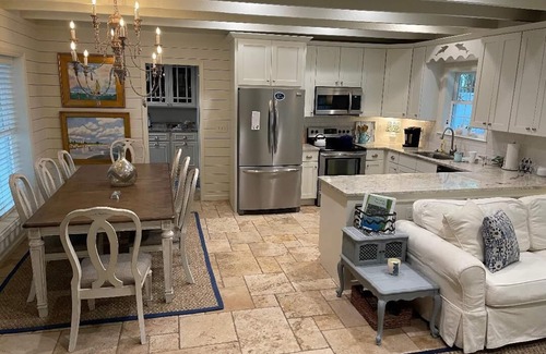 East Beach Cottage | SSI, East Beach cottage w/large pool. Pet friendly. Bikes. Putting green