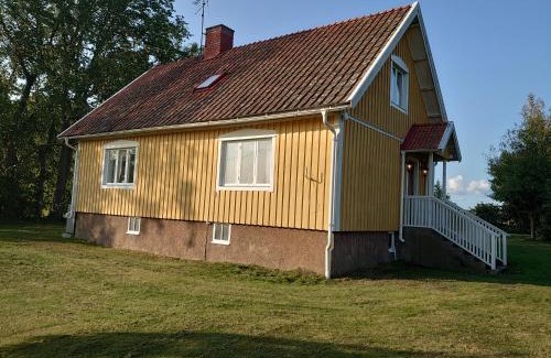 Fagelmara Villa | Stålemara Gård Lilla gula huset på landet