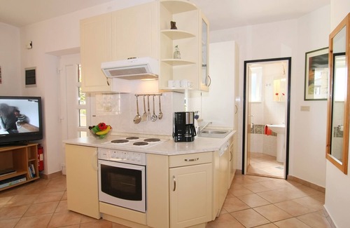 Brulo Apartment | St. Barbara - pleasant apartment in good social situation of Porec
