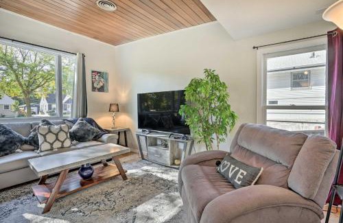 Highland House | St Paul Abode with Deck about 6 Mi to Minneapolis!