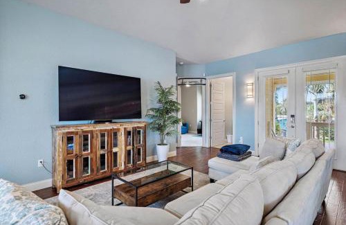 Belle Vista House | St. Pete Beach Executive Waterfront Retreat