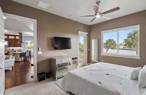 Belle Vista House | St. Pete Beach Executive Waterfront Retreat