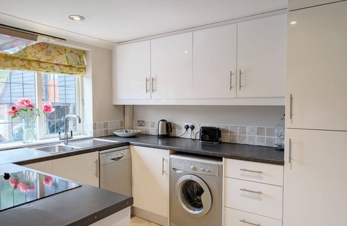 Pulborough Cottage | Stable Cottage - Pulborough - a cottage that sleeps 2 guests in 1 bedroom