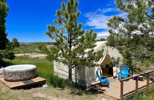 Monument Cottage | “Stargazer” Scenic Glamping Trails + Creek Access
