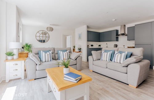 Newbury Apartment | Starhost Residences Brand New 2 Bedroom Apartment in Newbury Town Centre