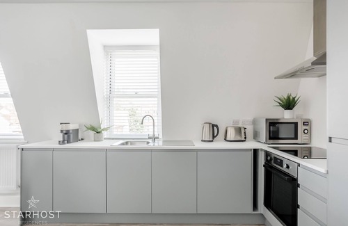 Newbury Apartment | StarHost Residences | Brand new Stylish 2 bed apartment in Newbury Town Centre