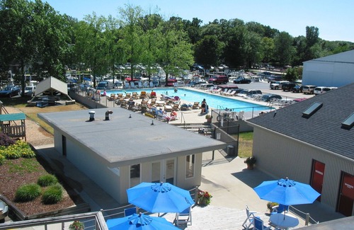 Holland Condo | Staterooms 2K, Road View, newly built, seasonal heated pool, beach nearby