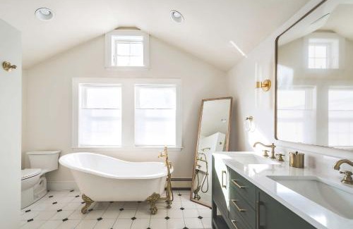 Beverly House | Stay at Beverly Shops