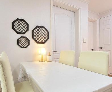 Songjung-dong Apartment | STAY at Miasageori #Up to 6 people #Subway 2 min #Airport bus 2 min #Dongdaemun 10 min #Myeongdong 15 min #Seoul Station 20 min #Gyeongbokgung Palace, Bukchon Hanok Village, Seongsu, Hongdae 25 min #Itaewon 30 min #Gangnam 40 min