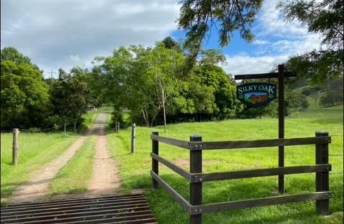 Kenilworth House | Stay at the Barn. Immerse yourself in nature.