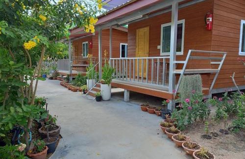 Prakhon Chai House | Stay Ban Posai with Pool