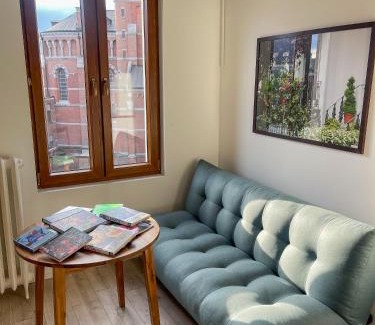 South Antwerp Apartment | Stay in Artist’s Gallery