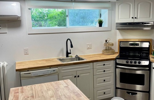 Sarnia Apartment | Stay In Sarnia [NEW] 2BR Souterrain Apt - Downtown