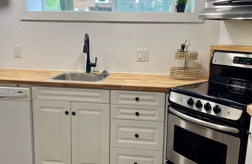 Sarnia Apartment | Stay In Sarnia [NEW] 2BR Souterrain Apt - Downtown