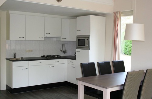 Nieuw Heeten House | Stay in the spacious Bungalow Palthe for 6 persons at Vakantiepark de Sallandshoeve and enjoy comfort and privacy in the woodlands of Overijssel.