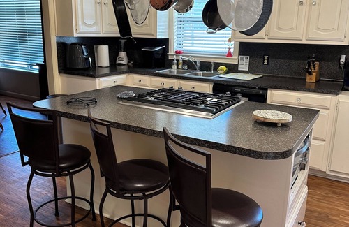 Whitehouse House | Stay in this beautiful country home!