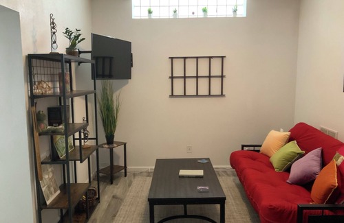 Fort Madison Apartment | Stay in this Unique SE Iowa Apt