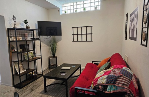 Fort Madison Apartment | Stay in this Unique SE Iowa Apt