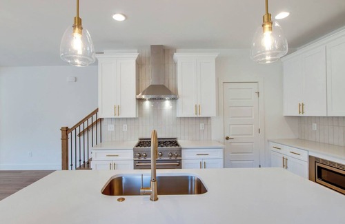 South Nashville House | Stay Nashville! Minutes to downtown Nashville! Fenced parking&yard.Pet friendly.