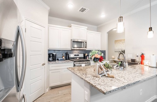 Midland House | “Stay once, carry memories forever” Luxurious, contemporary, comfortable!