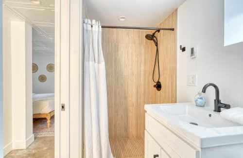 King Apartment | Stay Portland - Budget-Friendly Basement Hideaway - 91 WalkScore