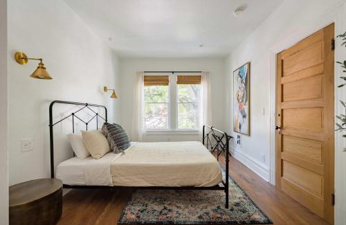 Uptown Apartment | Stay Portland - The Câlin Suite - Posh Local Boutiques & Eateries