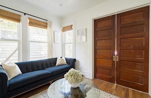 Uptown Apartment | Stay Portland - The Câlin Suite - Posh Local Boutiques & Eateries