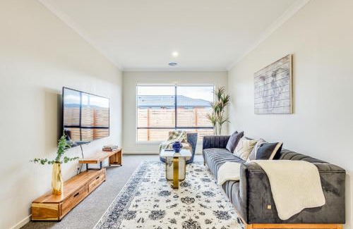 Wyndham Vale House | StayAU Charming 4BR Retreat in Wyndham Vale