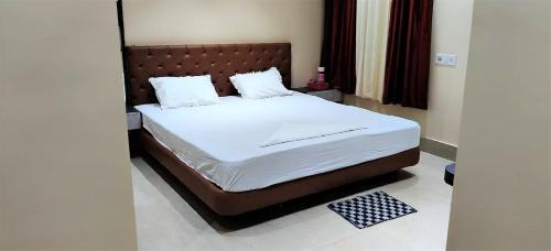 Dakshineswar Hotel | STAYMAKER Addyama - Only Indian Citizens Allowed