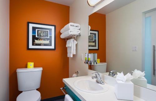 University District Hotel | Staypineapple, University Inn, University District Seattle