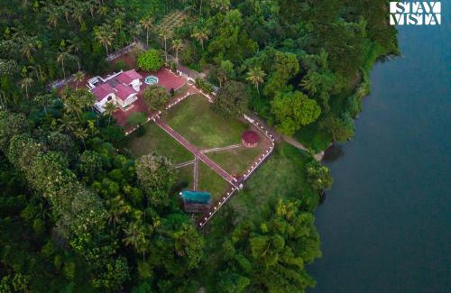 Alwaye Hotel | StayVista at Periyar Palace- Pet Friendly, River View Villa with Garden
