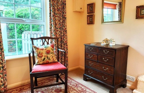 Steeple Ashton Cottage | Steeple Ashton Village Spacious Comfort in Cottage for 2 in Country House Style