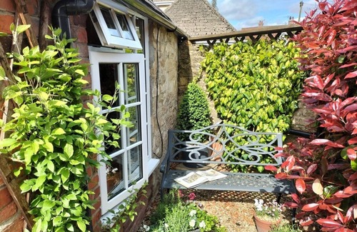 Steeple Ashton Cottage | Steeple Ashton Village Spacious Comfort in Cottage for 2 in Country House Style