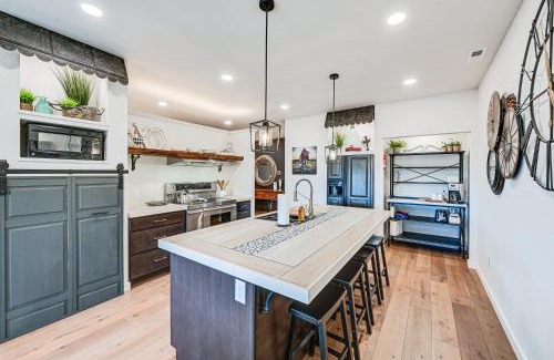 Craig Apartment | Stellar Craig Apartment - Walk to Restaurants!