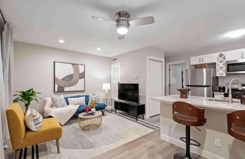 Clarksville Apartment | Steps away from Downtown Restaurants and Bars - King Bed